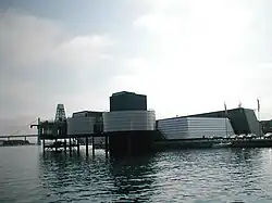 Le musée vu depuis le port