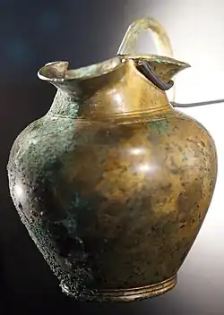 Olpé retrouvée dans la tombe du prince de Lavau, dans le complexe funéraire du Moutot.