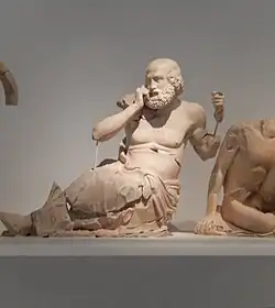 Fronton est. Un devin. H. 1,38 cm.