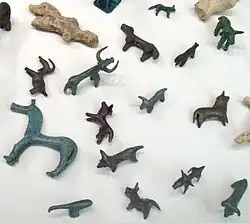Figurines animales en bronze vouées au sanctuaire d'Olympie, IXe&nbsp;– VIIIe&nbsp;siècle av. J.-C. Musée archéologique d'Olympie.