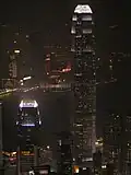 Les tours « One » et « Two », vues de nuit depuis le Victoria Peak.