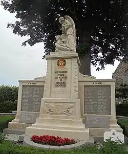 Le monument aux Morts.