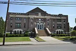 Orange Armory, sur East Main Street.