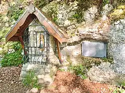 Petit oratoire près du lac de Bonlieu (Jura) dédié à Notre-Dame de Bonlieu.