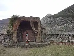 Oratoire consacré à Notre-Dame, dans le parc de l’hôpital.