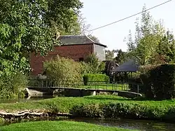 Orbec, ancien moulin à blé dit le « Petit Moulin » daté du XIXe siècle, acquis par la ville en 1882 pour y installer son service des eaux.