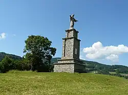 Statue du Sacré-Cœur veillant sur Orbey.