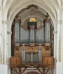 l'orgue et son meuble.