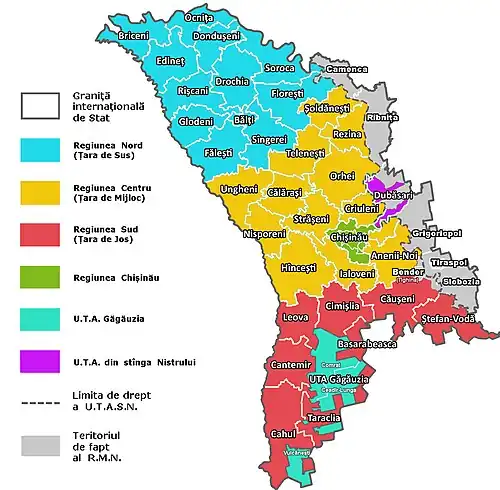 Les six régions de la Moldavie : en bleu, jaune et rouge les trois régions Nord, Centre et Sud (aussi dites Țara de Sus, Țara de Mijloc et Țara de Jos soit Haut-pays, Moyen-pays et Bas-pays) ; en vert Chișinău, en bleu-vert la Gagaouzie et en violet la Transnistrie de droit ; en gris la Transnistrie de fait.