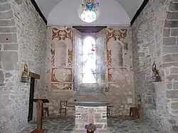 Le chœur et le retable en trompe-l'œil.