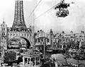 Le tramway aérien qui reliait&nbsp;la première tour Tsūtenkaku au Luna Park dans les années 1910.