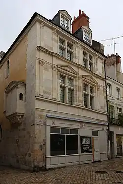Hôtel Hector de Sanxerre, à l'angle de la rue de la Poterne et de la rue de Bourgogne.