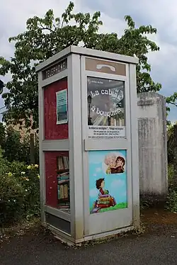 Cabine à livres.