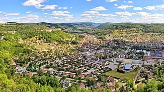 La ville dans la reculée de la Loue.