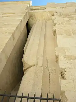 Colonne dorique à l'extérieur