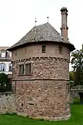 Donjon actuel (construit en 1866) abritant la bibliothèque privée du château