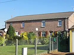 Habitations groupées par quatre.