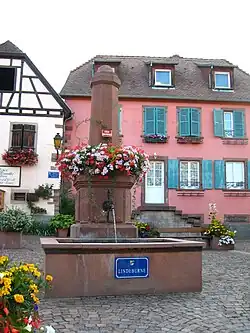 La fontaine de la place des Tilleuls.