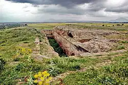 Vue des citernes d'Oudna.
