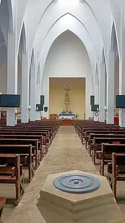 Intérieur de l'église Notre-Dame-de-Lourdes de Mianyang.
