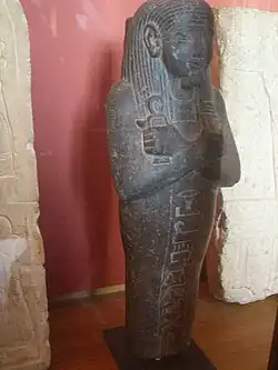 Ouchebti du vizir Paser trouvé à côté de la momie du taureau Apis