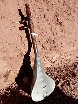 Outar photo pris a zaida un instrument amazigh