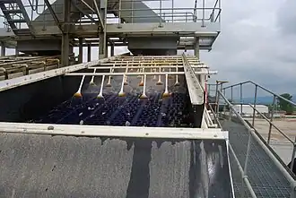 Vue de la grille supérieur et des jets d'eau.