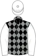 Losangé noir et gris, manches et toque blanche