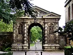Photographie de la Porte de Danby, entrée principale du jardin botanique, en 2008