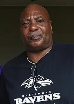 Description de l'image Ozzie Newsome Ravens Training Camp - 53104237446 (cropped).jpg.