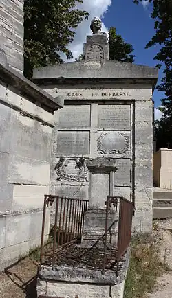Tombe de Gros et Dufresne, au premier plan.