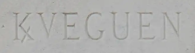 Utilisation du Ꝃ sur la tombe de Gabriel Le Coat de Kerveguen au cimetière du Père-Lachaise.