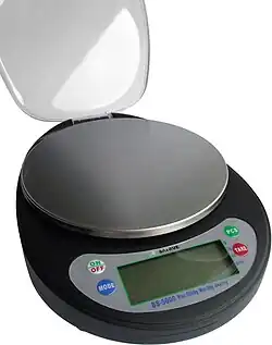 Pèse-lettre électronique.