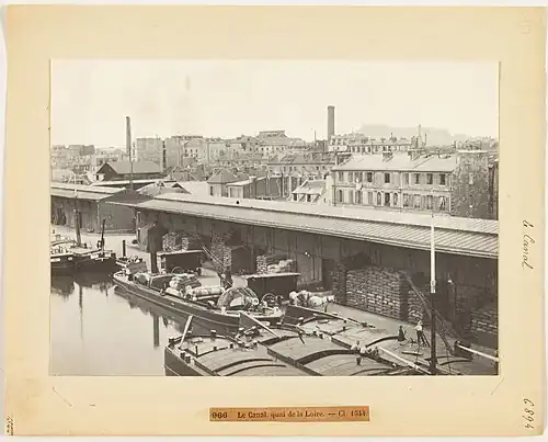 Péniches sur le quai de la Loire vers 1890 (photographie d'Hippolyte Blancard).