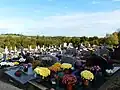 Le cimetière fleuri, après la Toussaint.