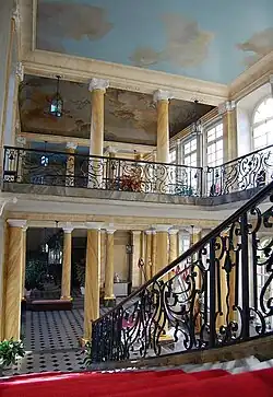 Péristyle, vu du 1er&nbsp;étage.