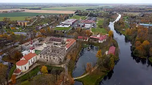 La Põltsamaa et le château de Põltsamaa.