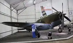 Avion de chasse dans un musée