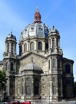 Le chevet et les coupoles.