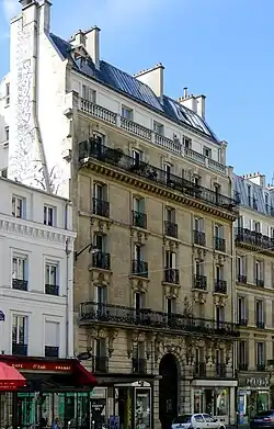 Immeuble du no&nbsp;3 où se trouve l'entrée du square Pasteur.