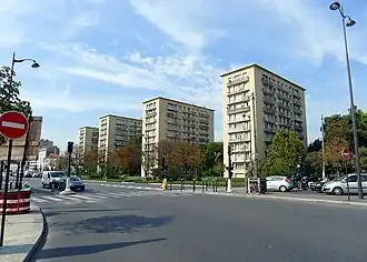 Le cours à proximité de la porte de Vincennes, partie du 20e&nbsp;arrondissement.