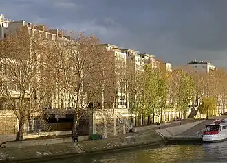 Le quai en automne.
