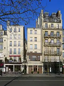 No 82 : passage très étroit.