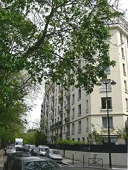 À proximité de la rue de l'Assomption.