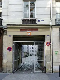 L'entrée de la cour Saint-Joseph au no&nbsp;5, rue de Charonne.