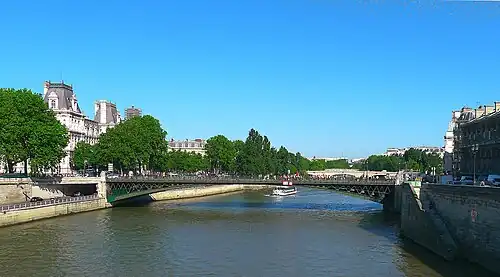 Pont d'Arcole et l'Hôtel de ville de Paris.