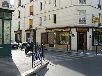 Une boutique liée à l'artisanat traditionnel du quartier.