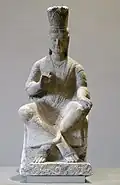 Bodhisattva Maitreya. Yungang, Shanxi. Grès, H. 130&nbsp;cm. Dynastie Wei du Nord, (386-534).