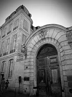 Entrée, rue du Temple.