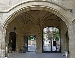 Entrée, rue du Figuier